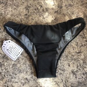 Medium black hermosa bottom